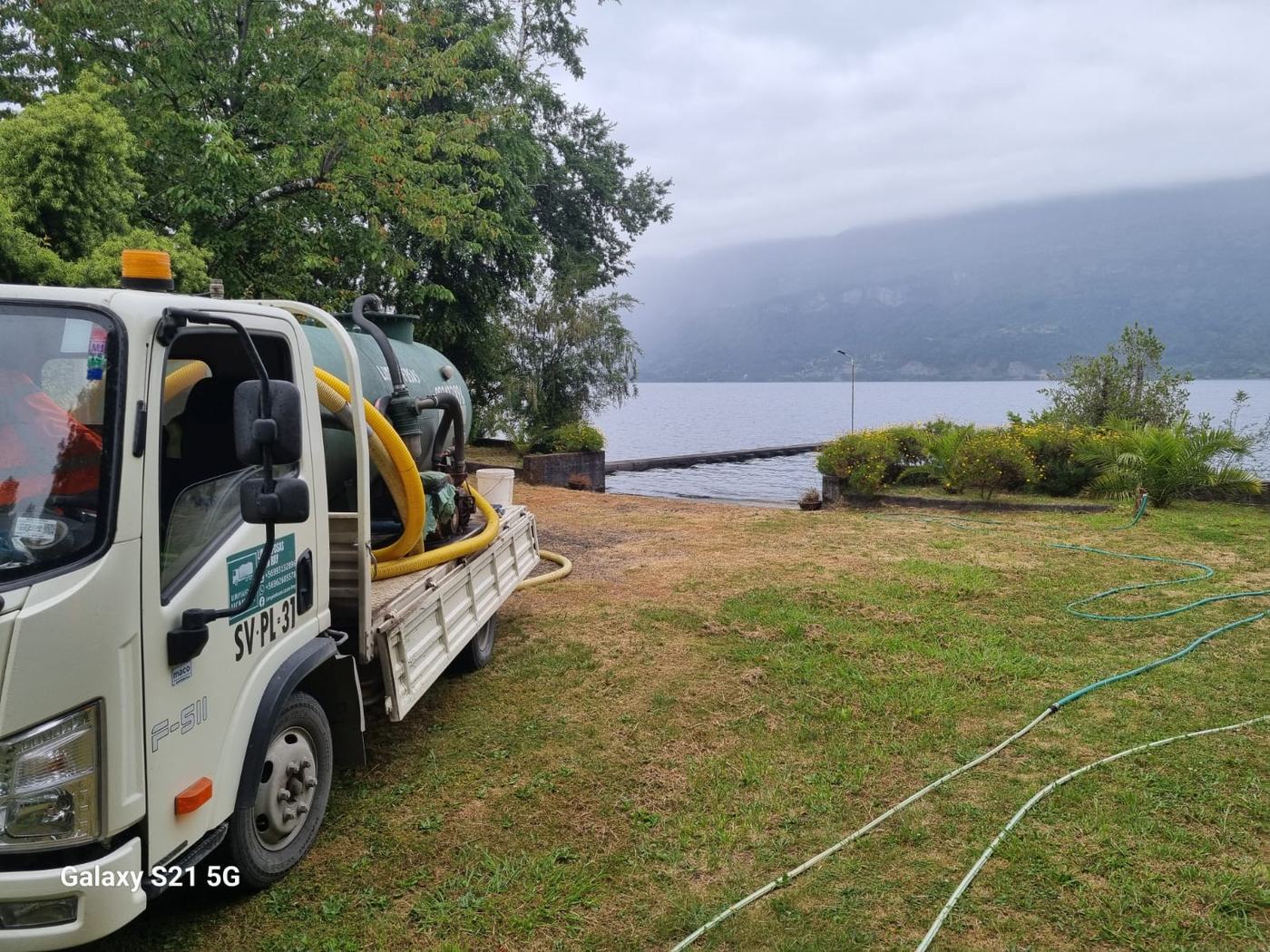 Camión de Limpiafosas Licanray en terreno